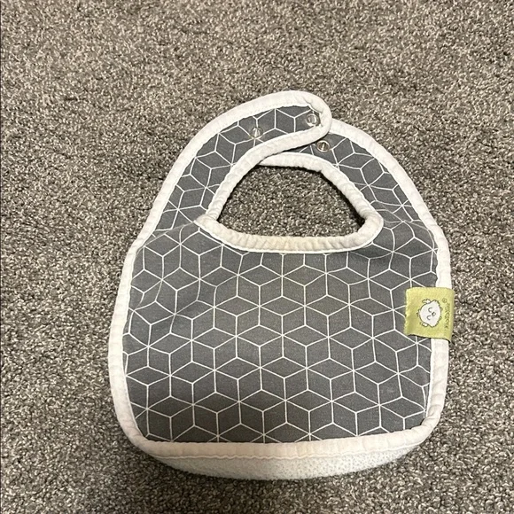 “KeaBabies” Stylish Gray and White Baby Bib Set of 8 - Picture 9 of 10